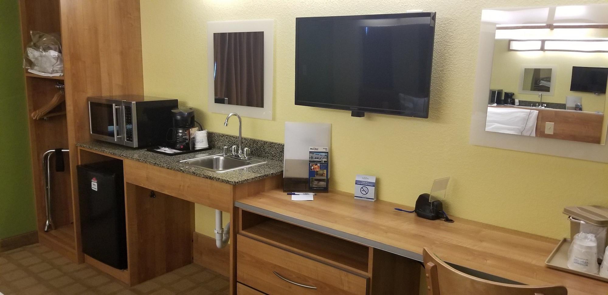Microtel Inn & Suites By Wyndham Delphos Extérieur photo